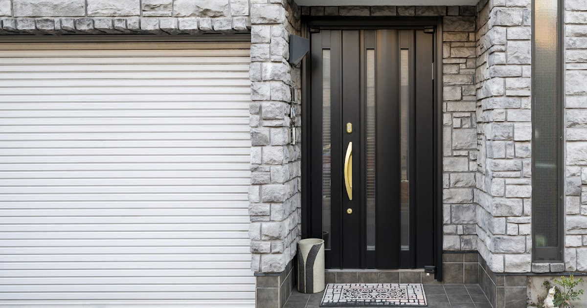 Choosing the Right Style for Your Garage Door Refacing Project