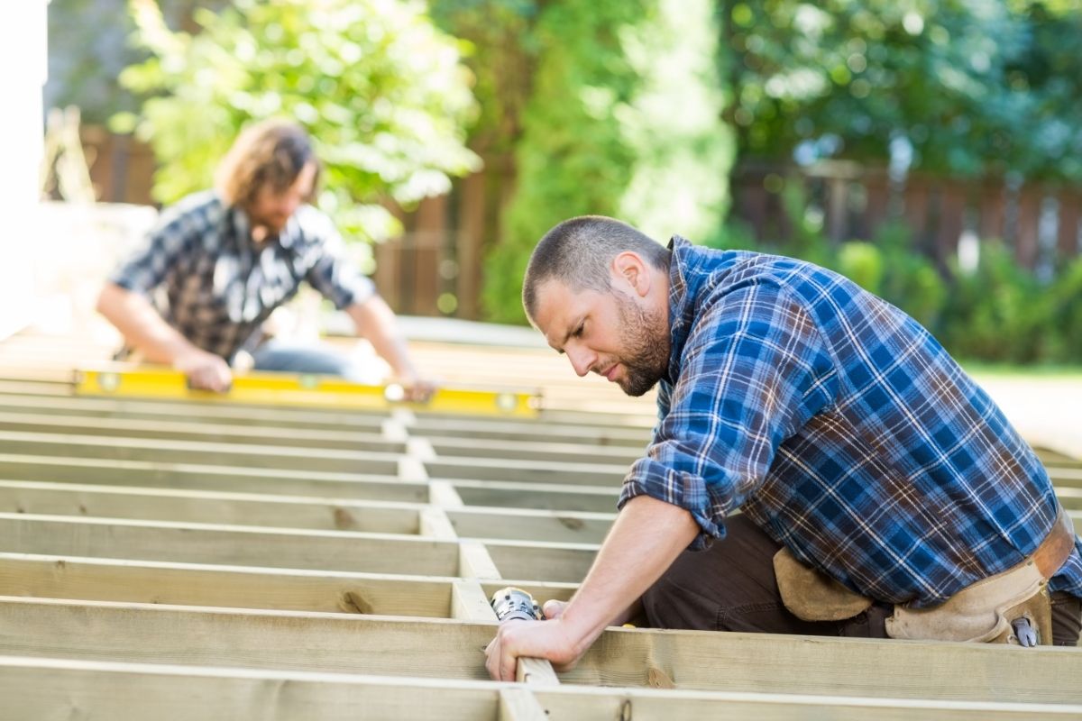 Five Reasons to Hire a Professional Deck Builder